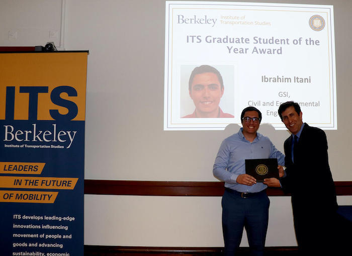 Graduate Student Ibrahim Itani receives award from ITS Interim Director Daniel Rodriguez